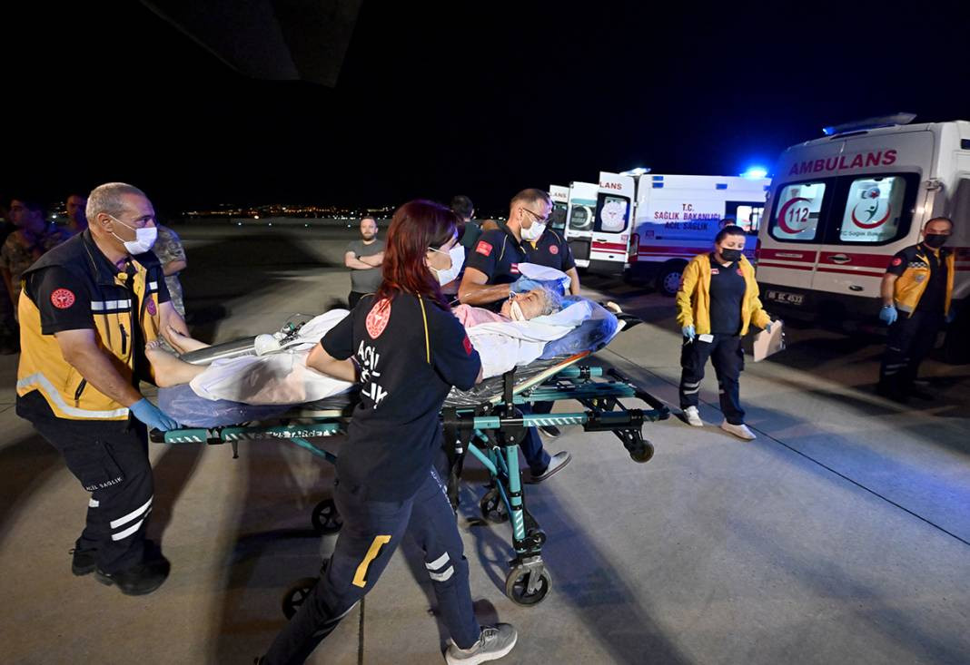 Hacda sağlık sorunları yaşayan 13 kişi Türkiye'ye getirildi - Resim: 23